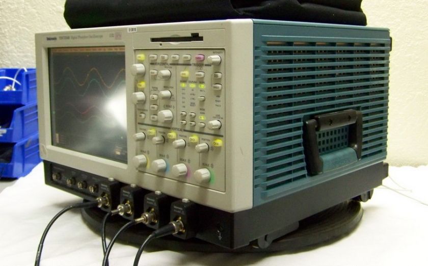 Tektronix TDS7254B 2.5Ghz Digital Phosphor Oscillscope  