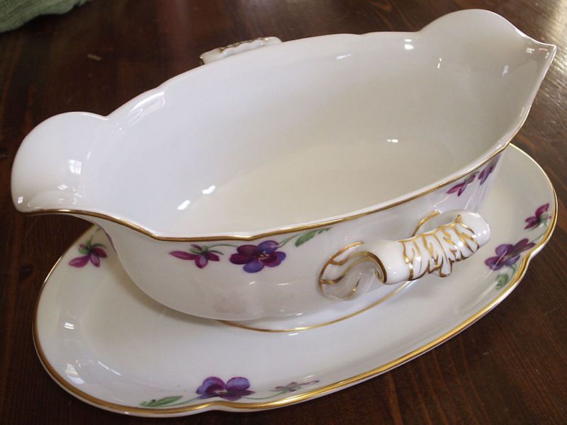 Royal Bayreuth Violet Flower China Gravy Boat MINT ROB6  