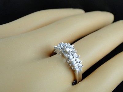 14K LADIES WHITE GOLD DIAMOND ENGAGEMENT SOLITAIRE RING  