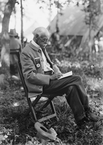 Description 1913 photo GETTYSBURG REUNION G.A.R. & U.C.V. VETERANS 