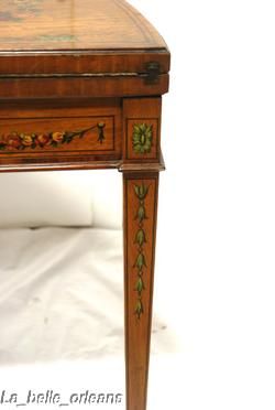 SUPERB SATINWOOD DEMI LUNE GAME TABLE. ENGLAND, 19TH C  