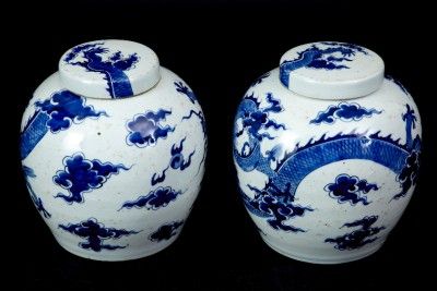 DECORATIVE BLUE AND WHITE CHINESE GINGER JARS  