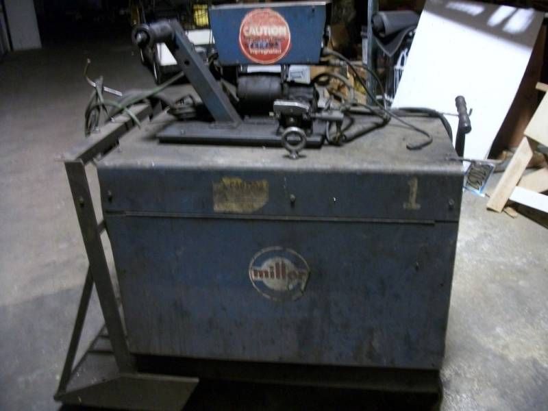 Miller Blue Portable Welder 208/230/460 Volt 33/30/15 A  