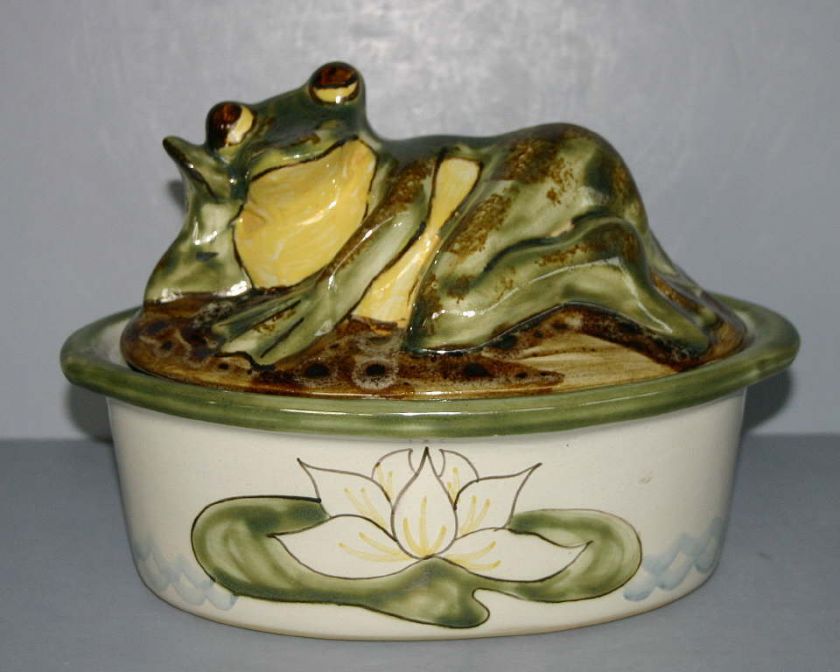 LOUISVILLE STONEWARE   COVERED CASSEROLE DISH  