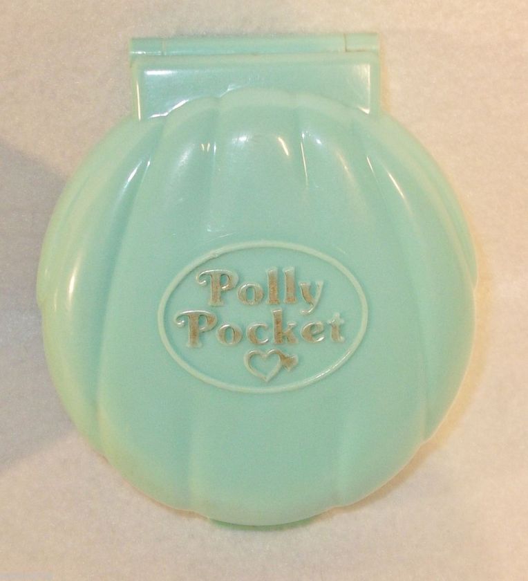 1989 Bluebird Polly Pocket beach house shell locket  