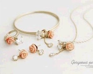 Wholesale Gold Plated Rhinestone Rose 4ps Bracelet Ring Necklace 